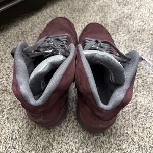 Air Jordan retro 5 burgundy SE size 9.5